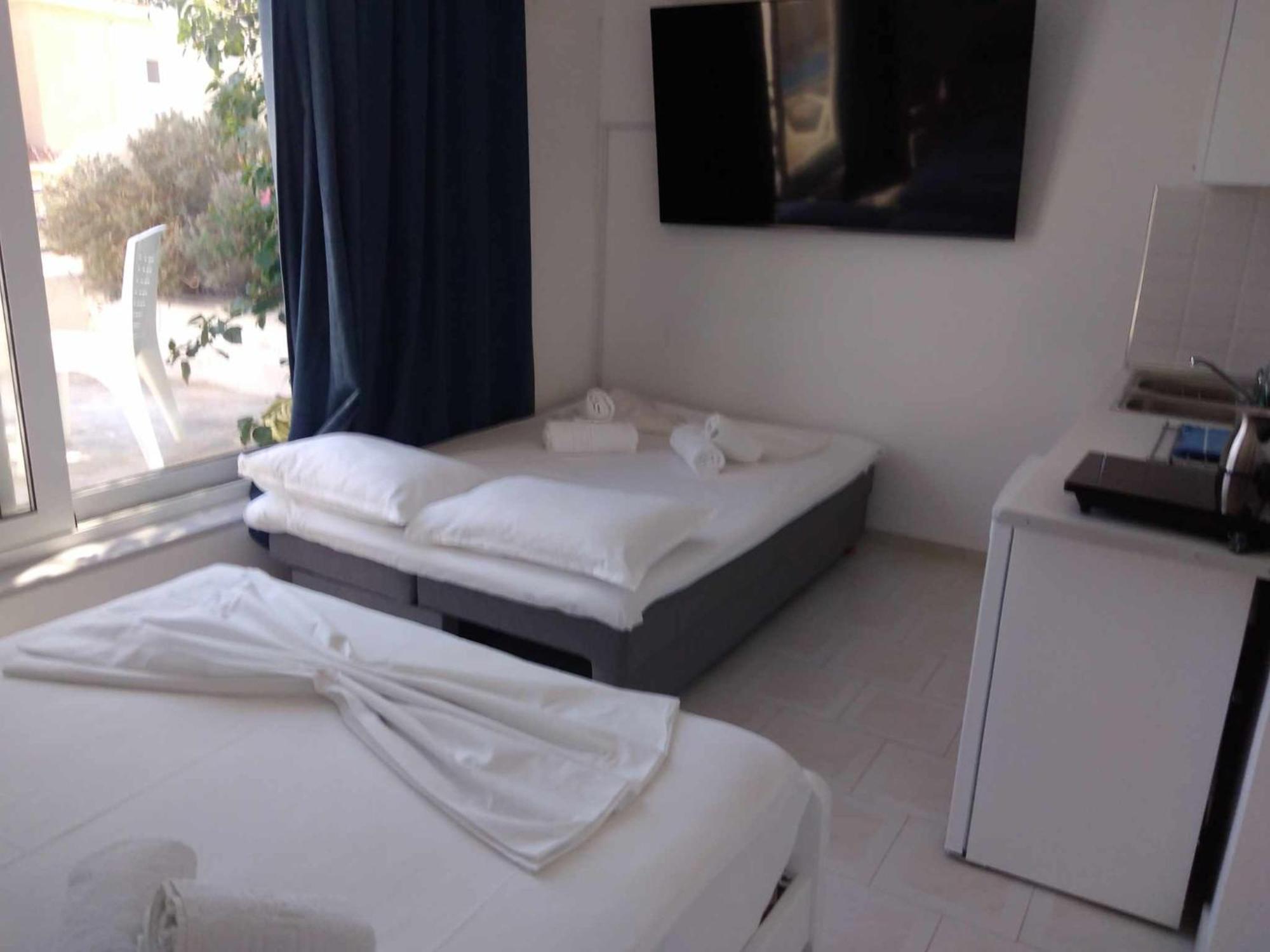 Blue Dolphin Studios And Apartment Vagia  Exteriér fotografie